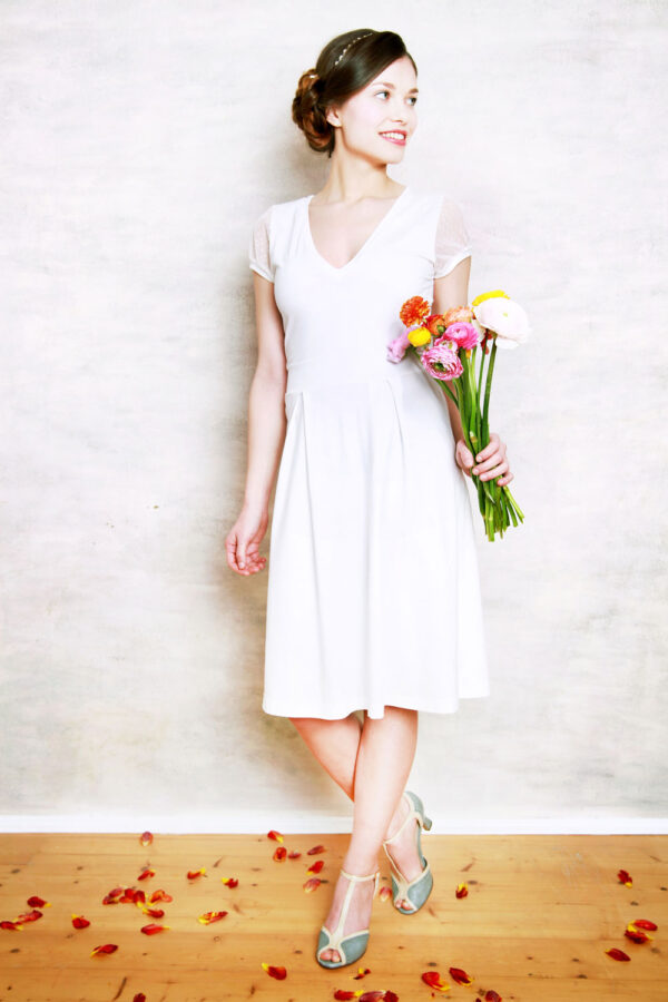 Brautkleid Bella mit V-Ausschnitt cremeweiß