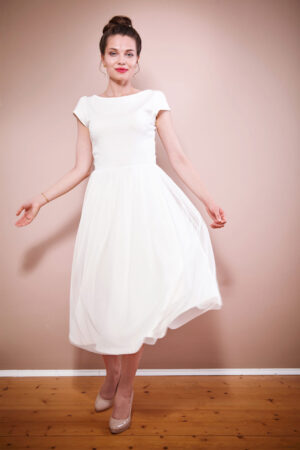 Midi Brautkleid mit Tüllrock und Rückenausschnitt