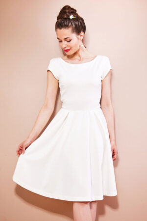 Schlichtes Brautkleid mit Tellerrock online kaufen