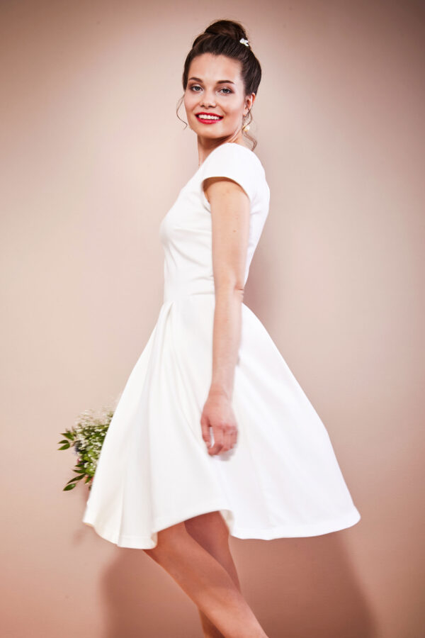 Brautkleid ohne Spitze mit Tellerrock online kaufen