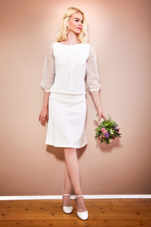 Schlichtes Brautkleid mit Tüllärmeln